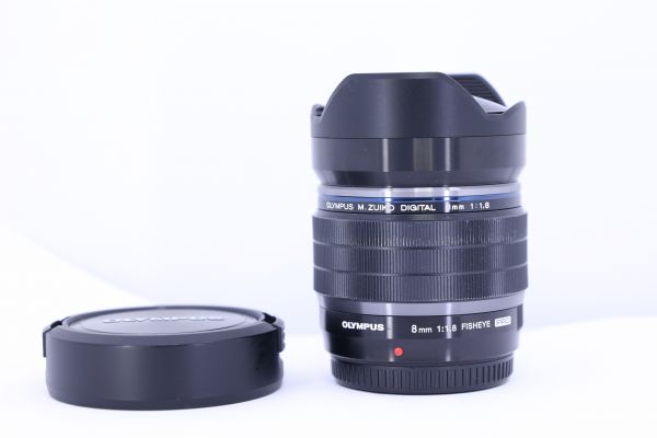 8mm f1.8 / Zustand B / Gut / 1 Jahr Gewährleistung