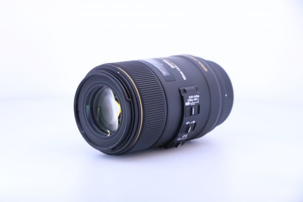 105mm f/2.8 EX DG Macro OS HSM Canon EF-Mount / gebraucht Zustand B+ / sehr gut /1 Jahr Gewährl.