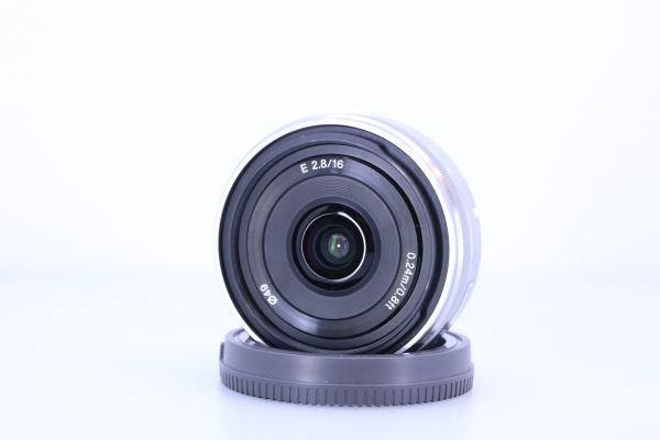 E 16mm f/2.8 silber / gebraucht / Zustand A / sehr gut / 1 Jahr Gewährleistung