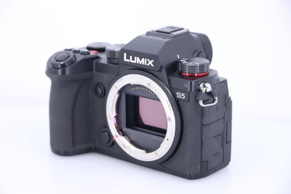 Lumix DC-S5 / gebraucht / ca. 1.450 Auslösungen / Zustand A / sehr gut / 1 Jahr Gewährleistung