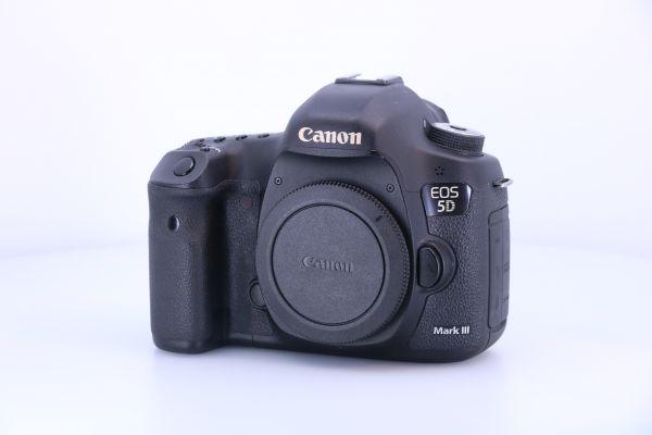 EOS 5D Mark III Body / gebraucht in OVP / ca. 350.000 Auslösungen Zustand B / gut / 1 Jahr Gewährl.