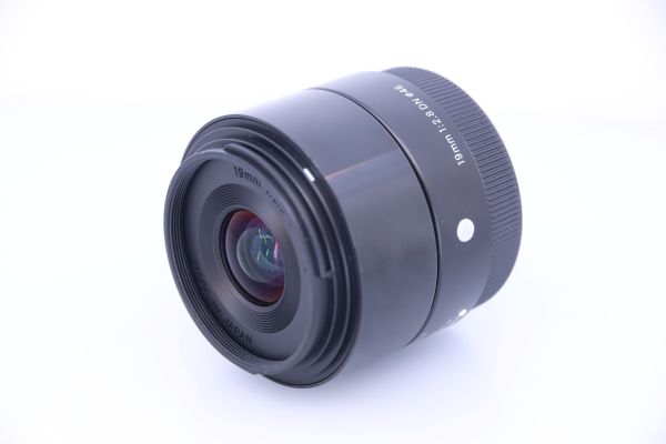 Sigma 19mm F2.4 DN Sony E-mount / gebraucht / Zustand A / sehr gut / 1 Jahr Gewährleistung